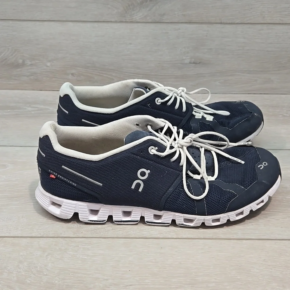 On Running Wimen Navy Athletic Running Shoes Sneakers Sz 10.5